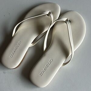 D’amelio flip flops sandals